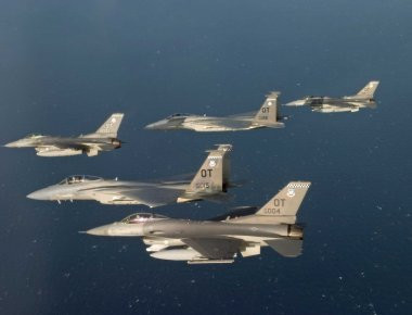 Το παρασκήνιο της διπλής πρότασης της Boeing για αναβάθμιση F-16 και προμήθεια F-15 από την ΠΑ